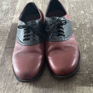 Classic Two-Tone Women's Oxford Shoes